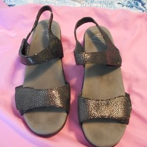 Dansko Black Sonnet Shimmer Sandals EUC 40